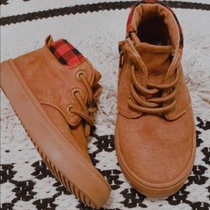 Boys flannel tan boots size 5